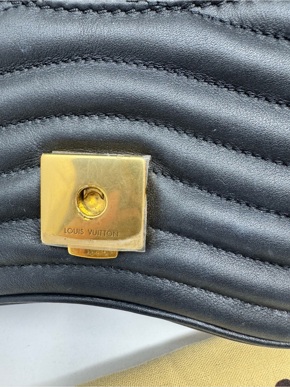 💯Authentic LOUIS VUITTON Calfskin New Wave Chain PM Bag - Picture 5 of 6